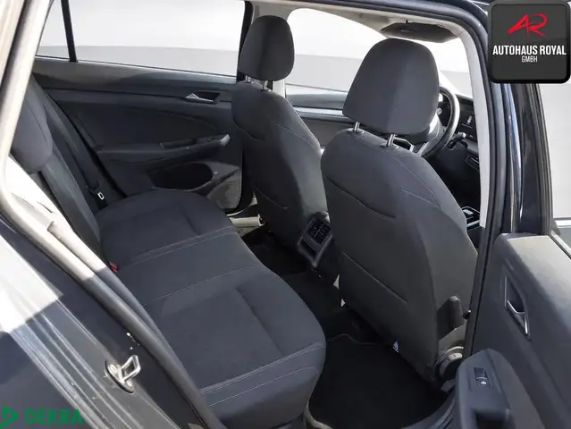 Volkswagen Golf view 4