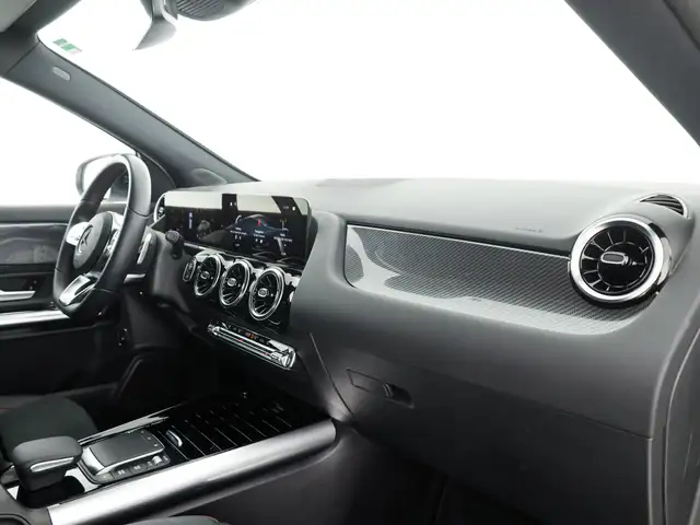 Mercedes-Benz GLA view 10