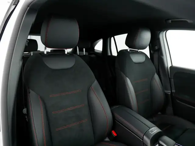Mercedes-Benz GLA view 12