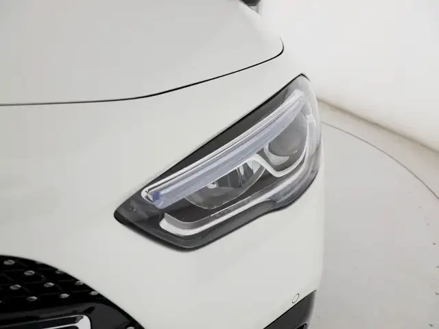 Mercedes-Benz GLA view 8