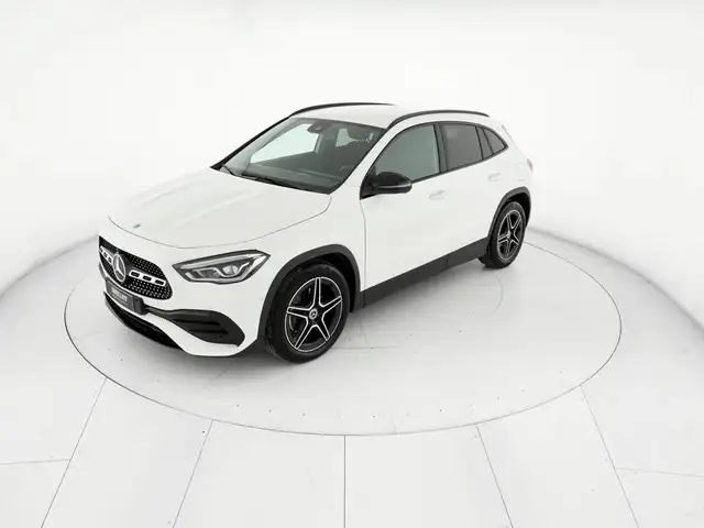 Mercedes-Benz GLA view 2