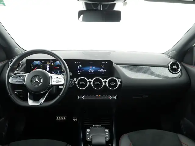 Mercedes-Benz GLA view 9