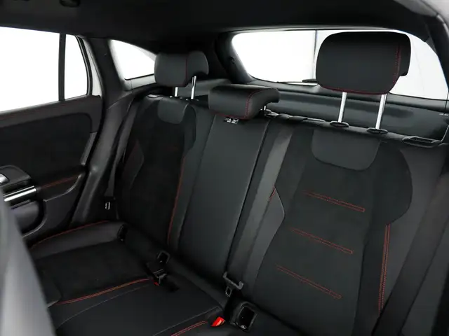 Mercedes-Benz GLA view 14