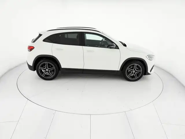 Mercedes-Benz GLA view 5
