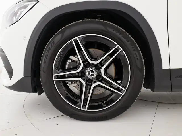 Mercedes-Benz GLA view 7