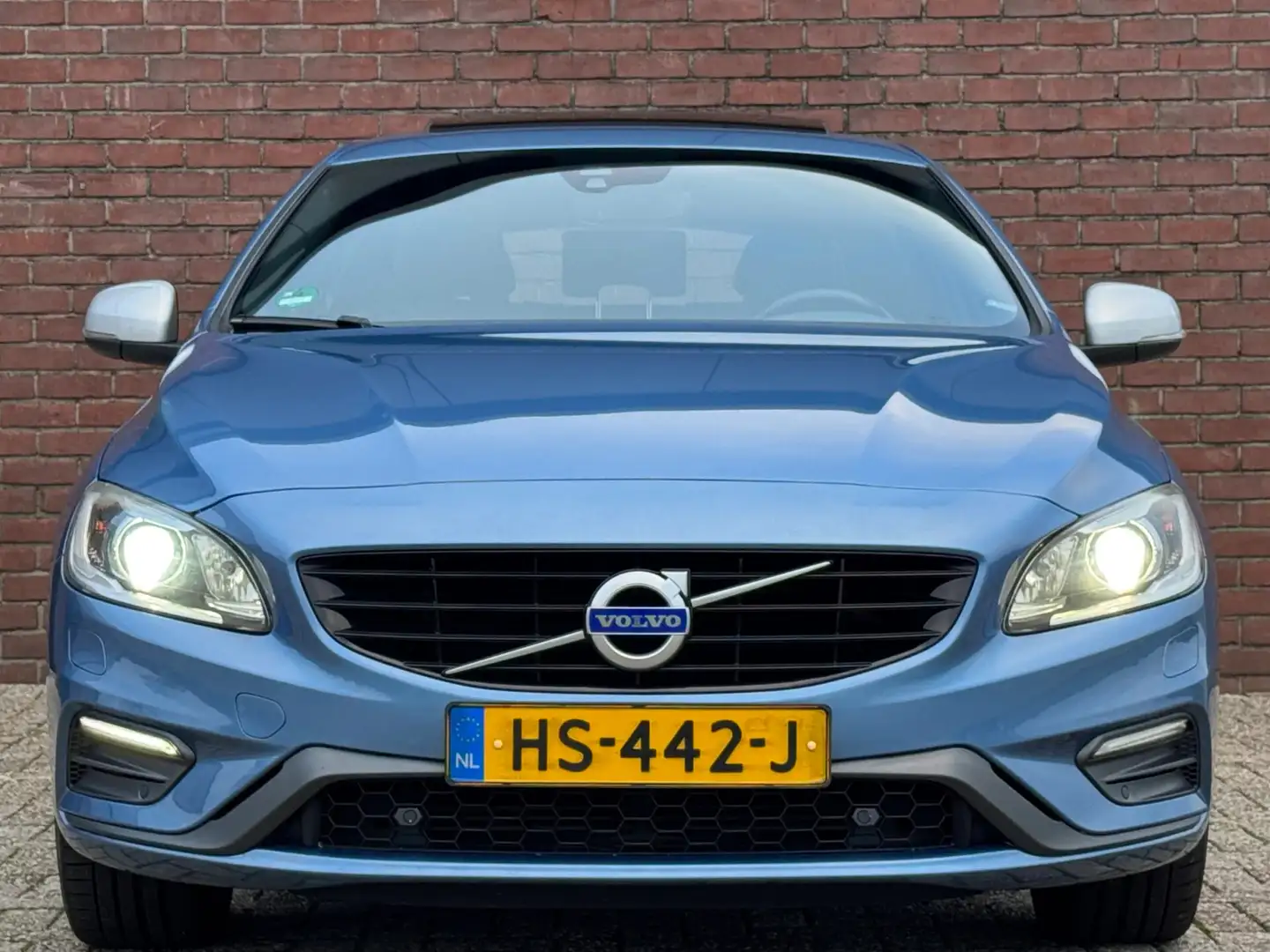 Volvo V60 2.4 D6 TWIN ENGINE R-DESIGN | NL-AUTO! Blauw - 2