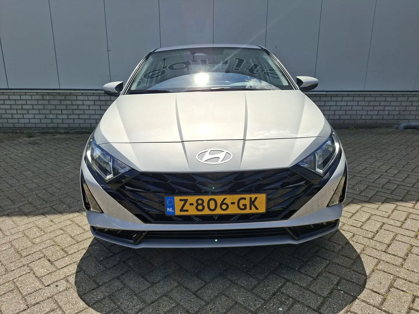 Hyundai i20 1.0 T-GDI MHEV 100pk Comfort Smart I Navigatie Grijs - 2