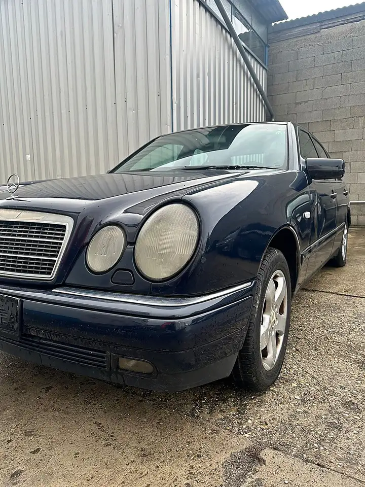 Mercedes-Benz E 280 W210, foto 2