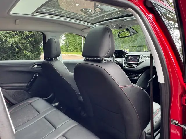 Peugeot 2008 view 11