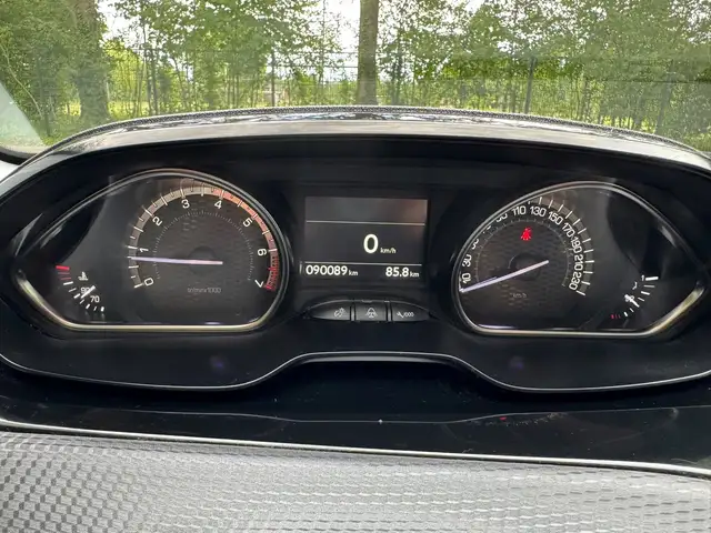 Peugeot 2008 view 16