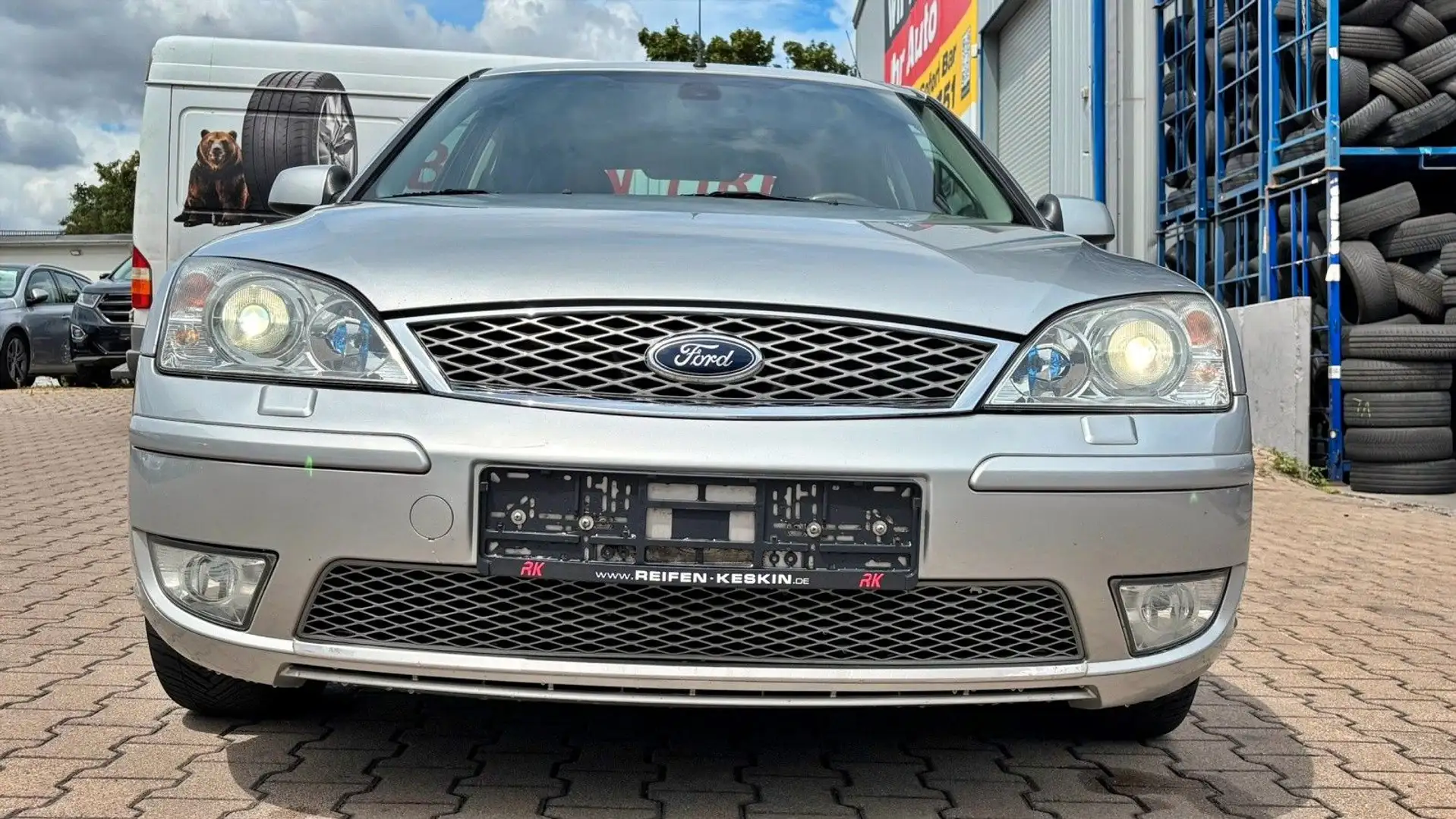 Ford Mondeo Ford Mondeo 2.0 Ghia/XENON/SHZ/KLIMA/ Plateado - 2