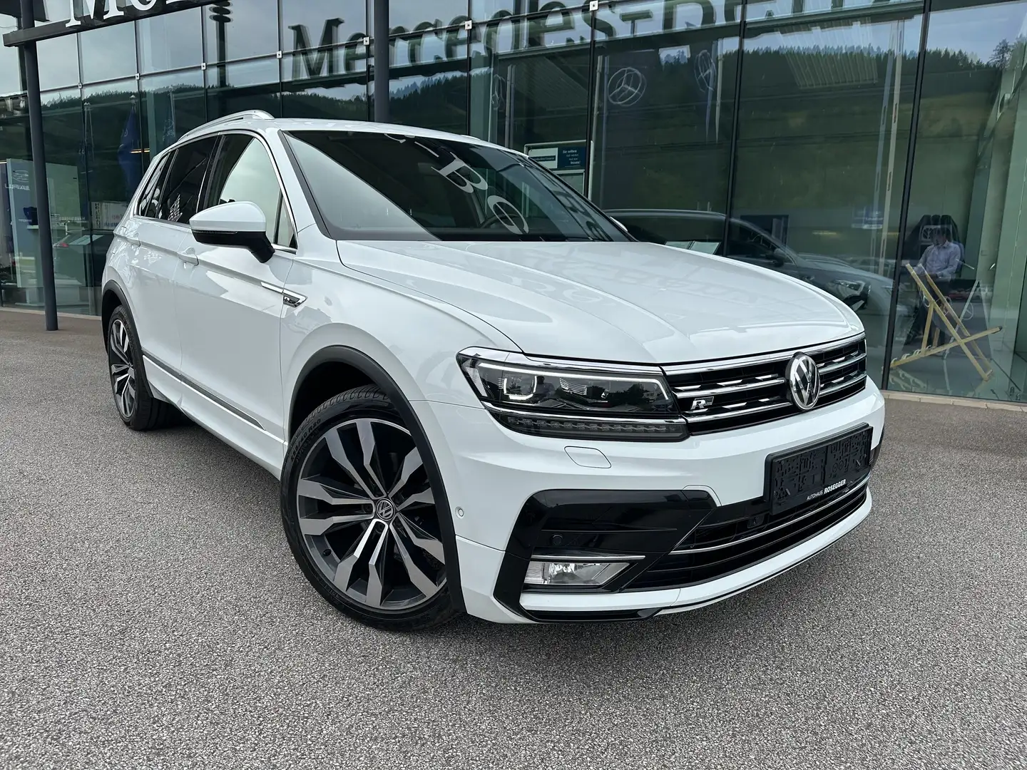 Volkswagen Tiguan 2,0 TDI Highline 4Motion DSG *R-Line*AHV*Panorama* Wit - 1