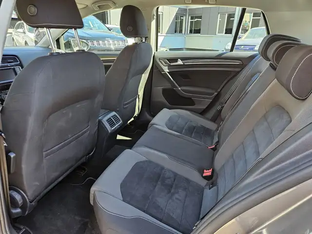 Volkswagen Golf view 9