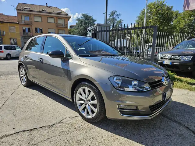 Volkswagen Golf view 3
