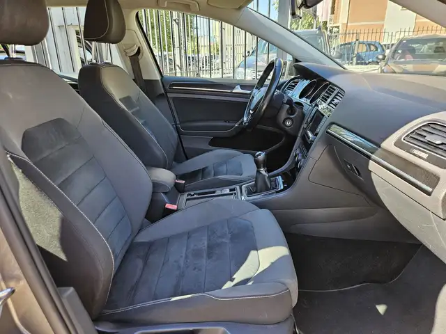 Volkswagen Golf view 12