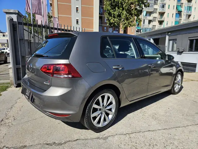 Volkswagen Golf view 4