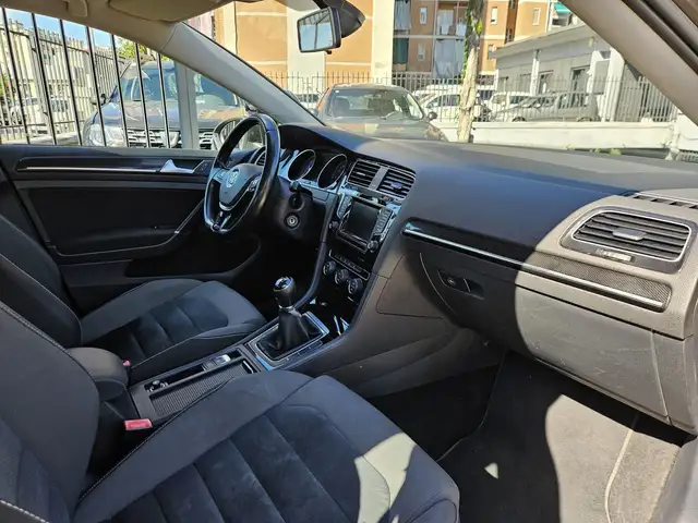 Volkswagen Golf view 13