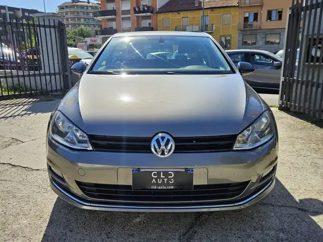 Volkswagen Golf view 2