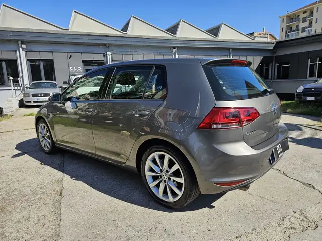 Volkswagen Golf view 6