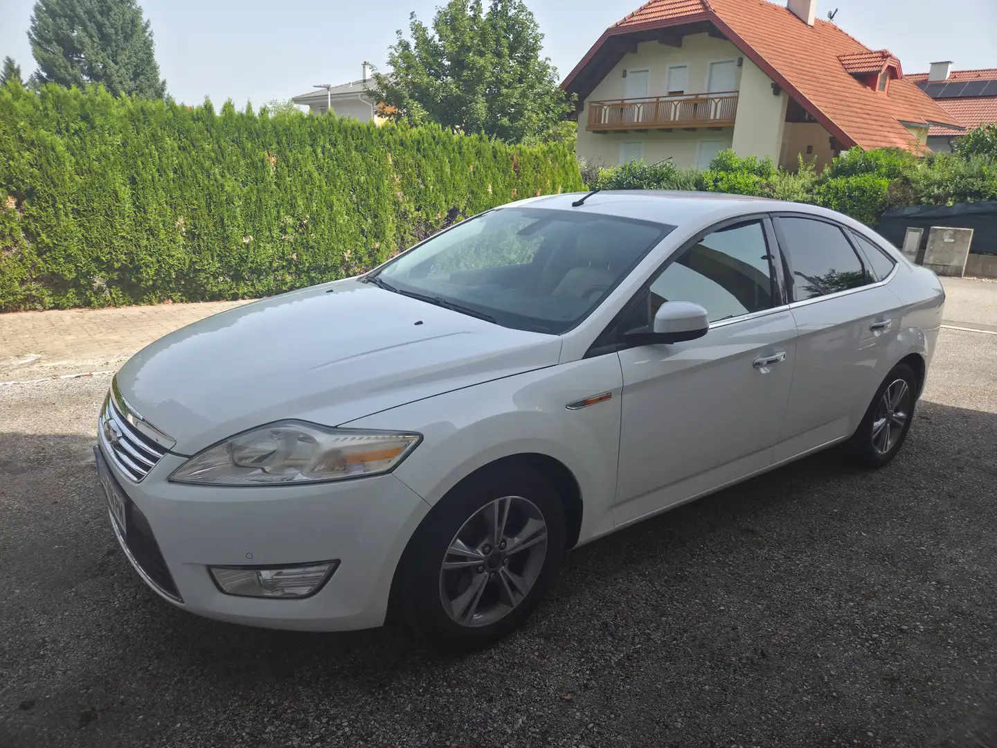 Ford Mondeo Mondeo 2,0 TDCi - Business Ausstattung Weiß - 1