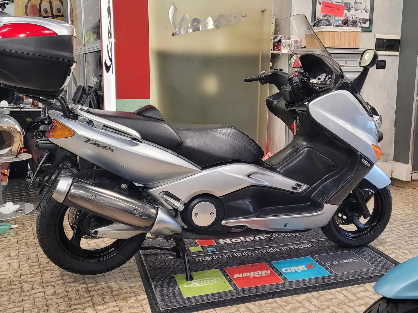Yamaha TMAX 500 Grijs - 1
