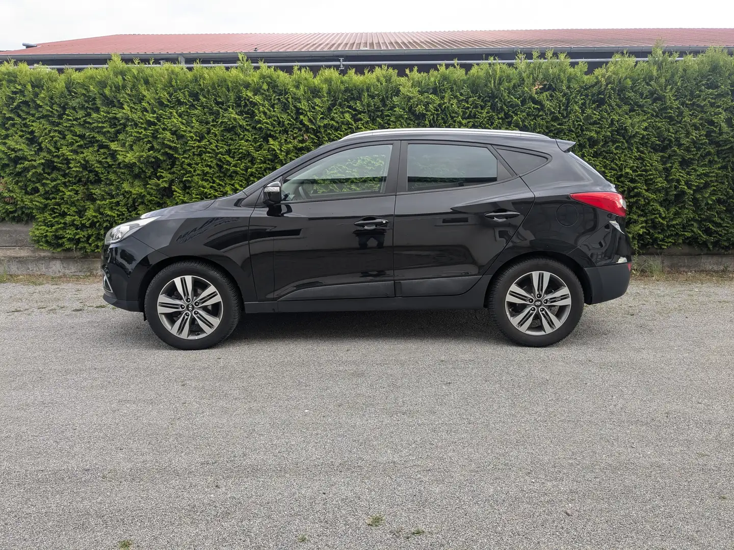 Hyundai iX35 *2.Hand*Automatik *Allrad*AHK* Schwarz - 2
