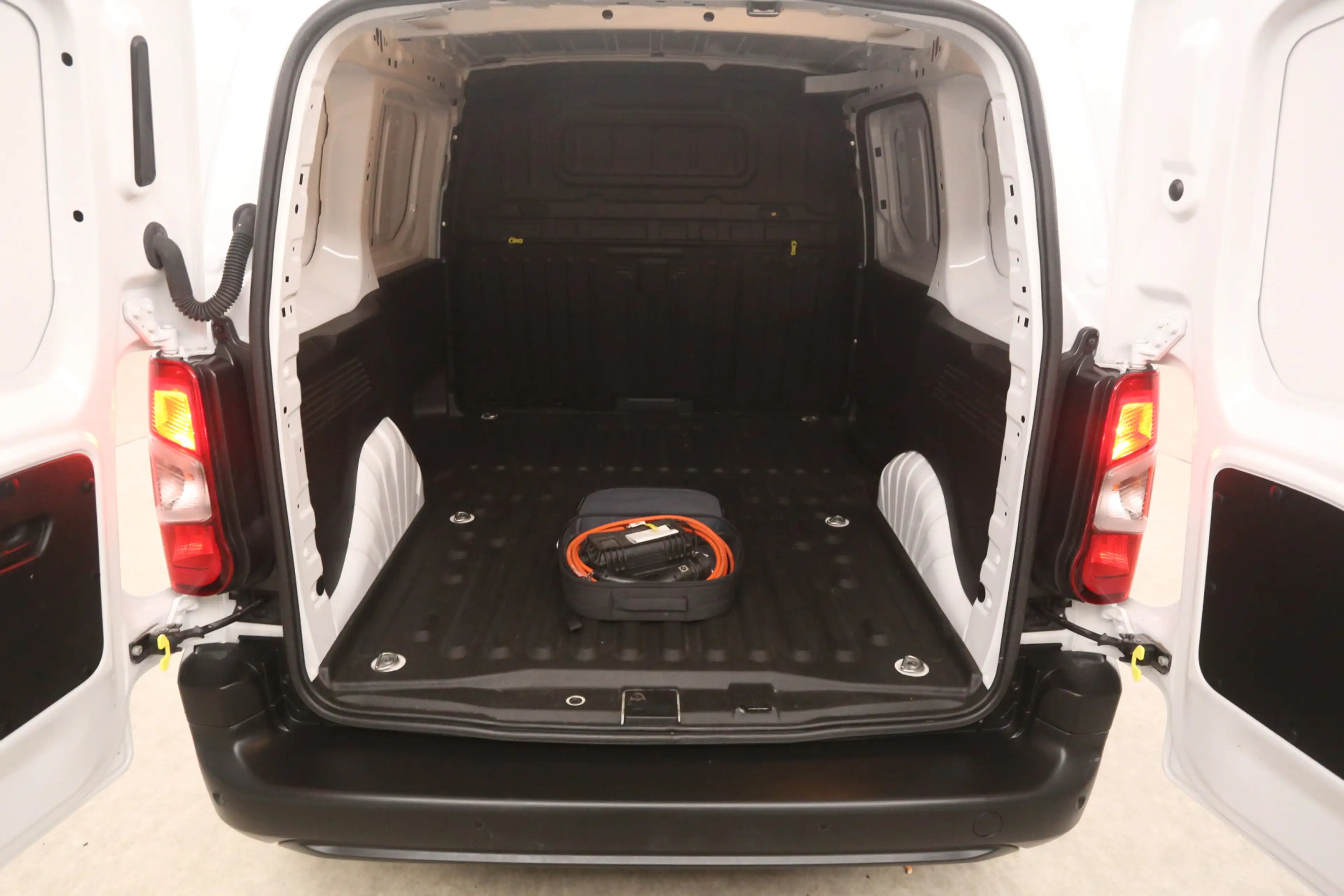 Opel Combo Elektrisch 50 kWh | Snelladen | SOH 98% | 3 Zits | — photo 3