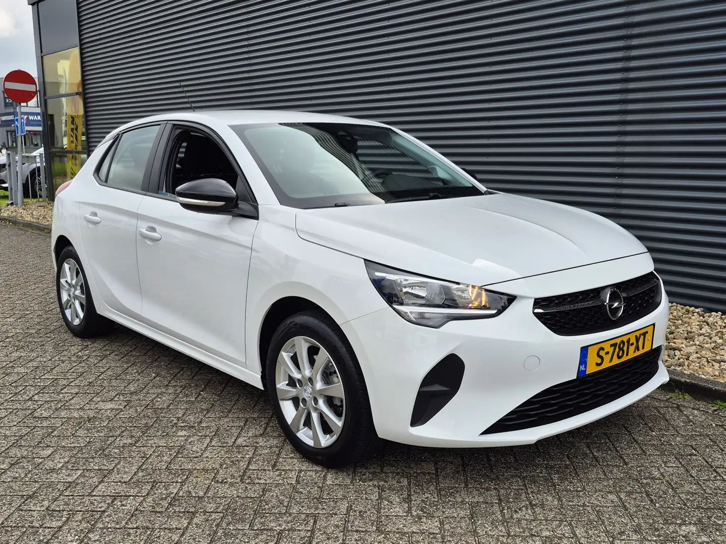 Opel Corsa 1.2 Level 2 | Navigatie | Parkeersensoren | Airco Wit - 2