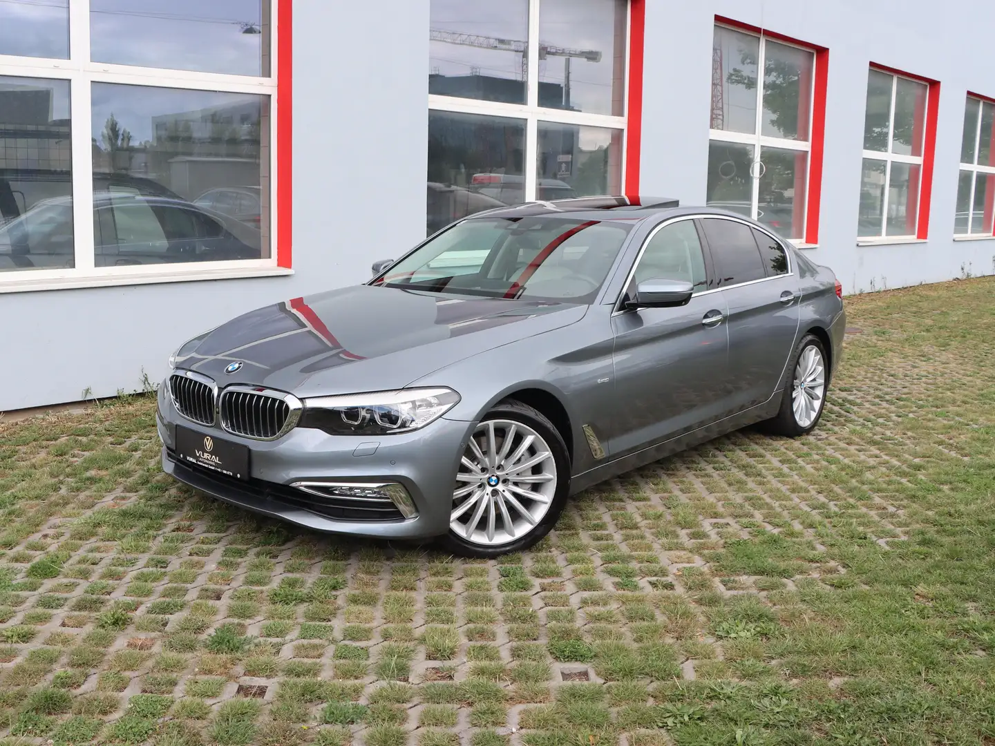 BMW 530 530 d Luxury Line|Sound- Harman-Kardon|Schiebedach Grau - 2