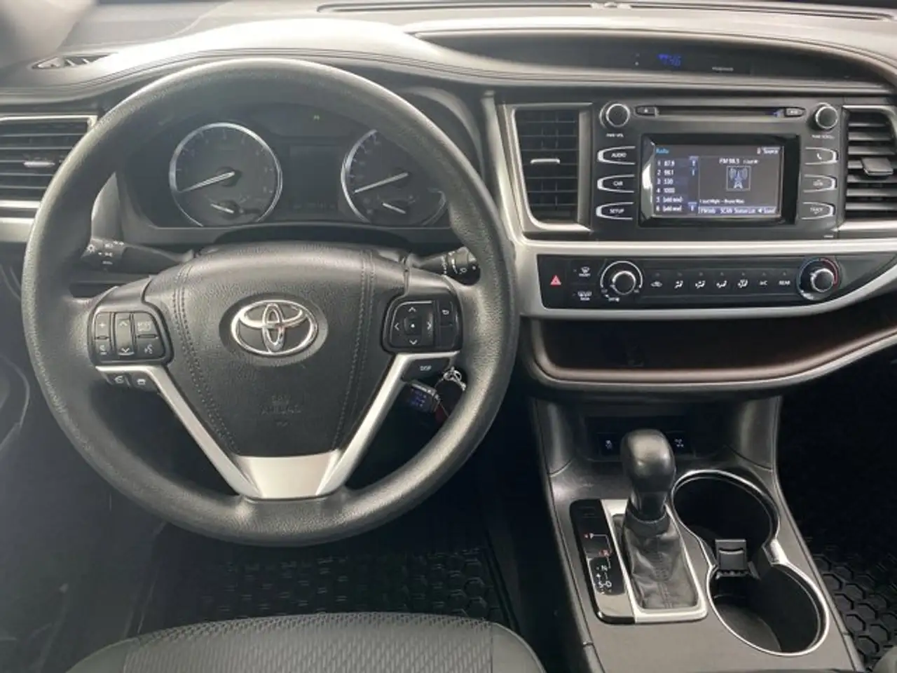 Toyota Highlander снимка Toyota Highlander