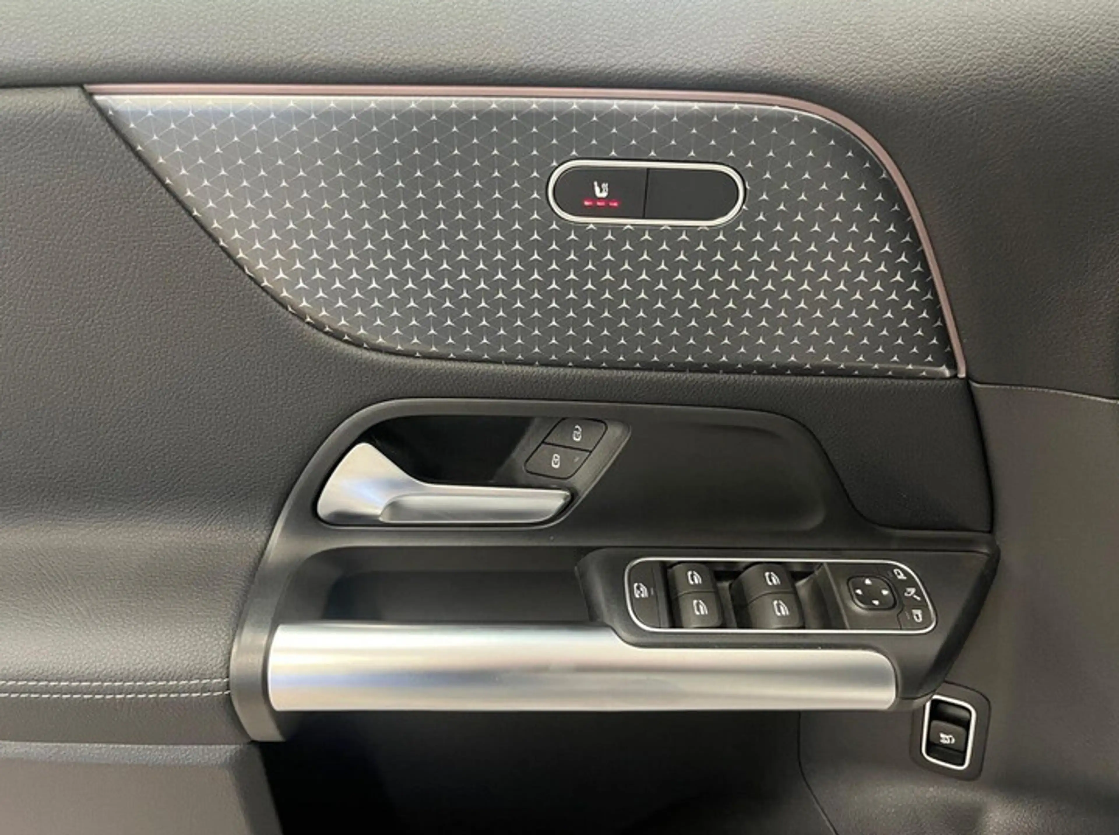 Mercedes-Benz EQA 250+ 70,5kWh Österreich-Edition Aut. — photo 9
