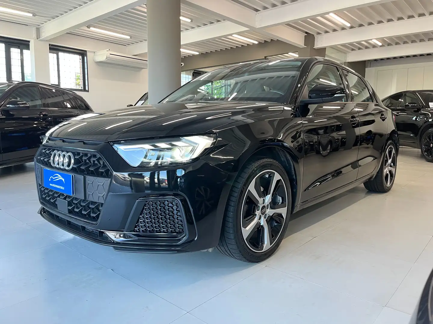 Audi A1 Sportback 30 TFSI 110cv  Manuale Identity Black Nero - 2