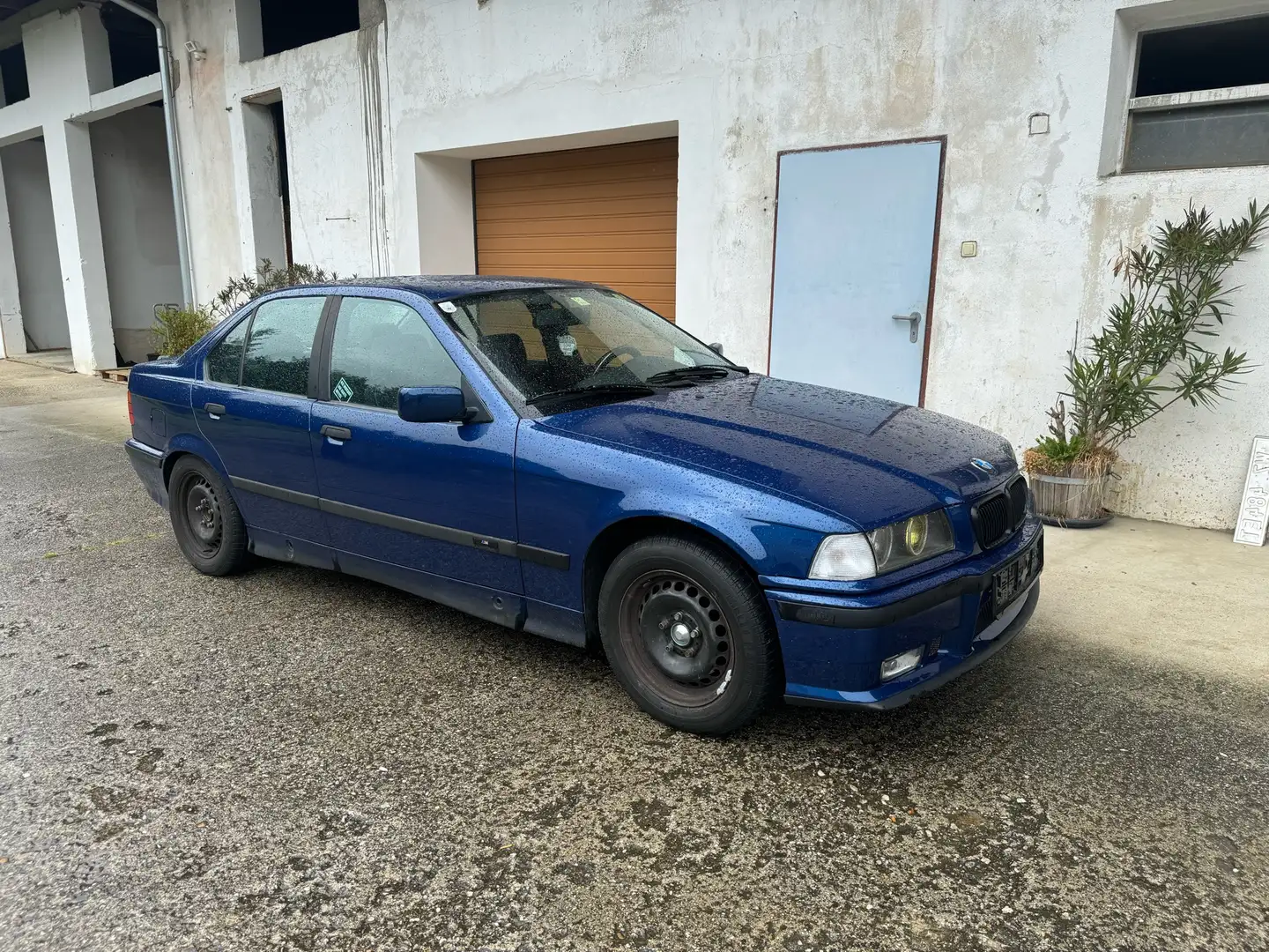 BMW 320 E36 320i Bleu - 1