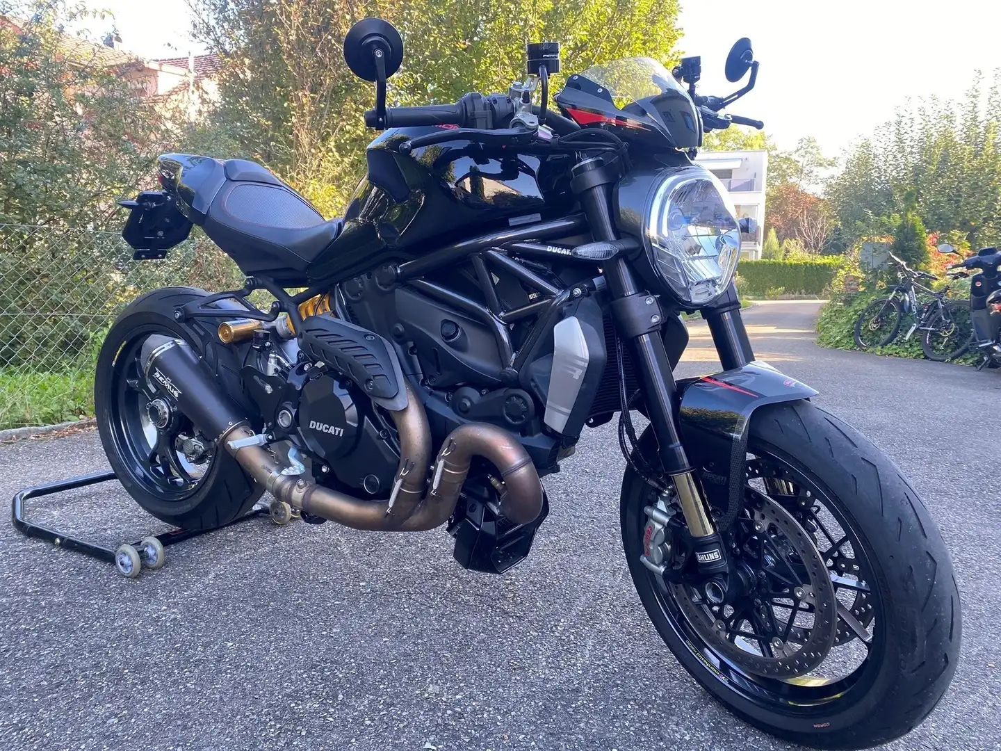 Ducati Monster 1200 R Schwarz - 1