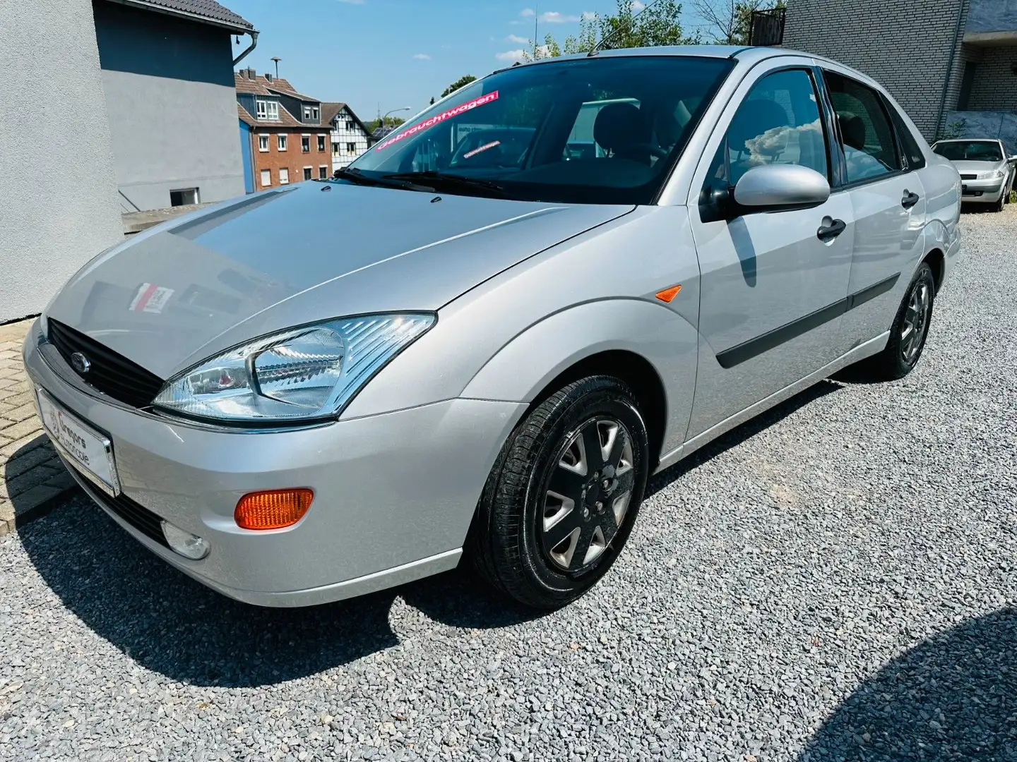 Ford Focus Lim. Ghia Silber - 2