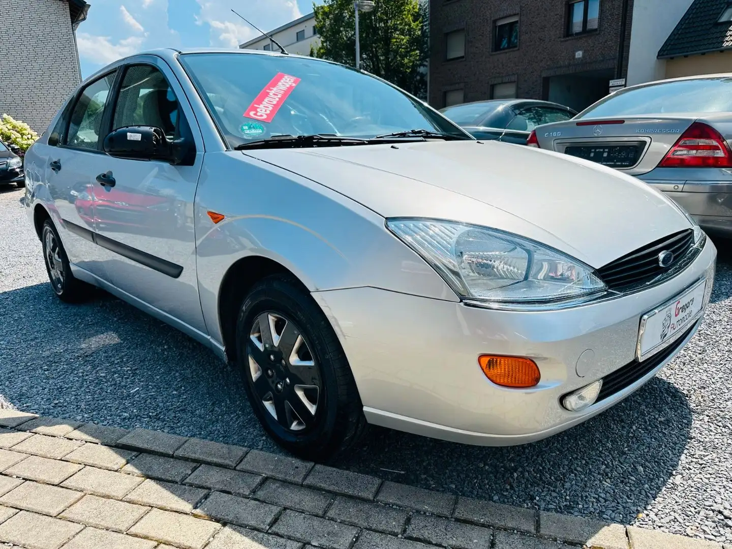 Ford Focus Lim. Ghia Silber - 1