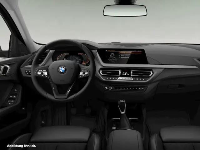 BMW 1 Series view 4