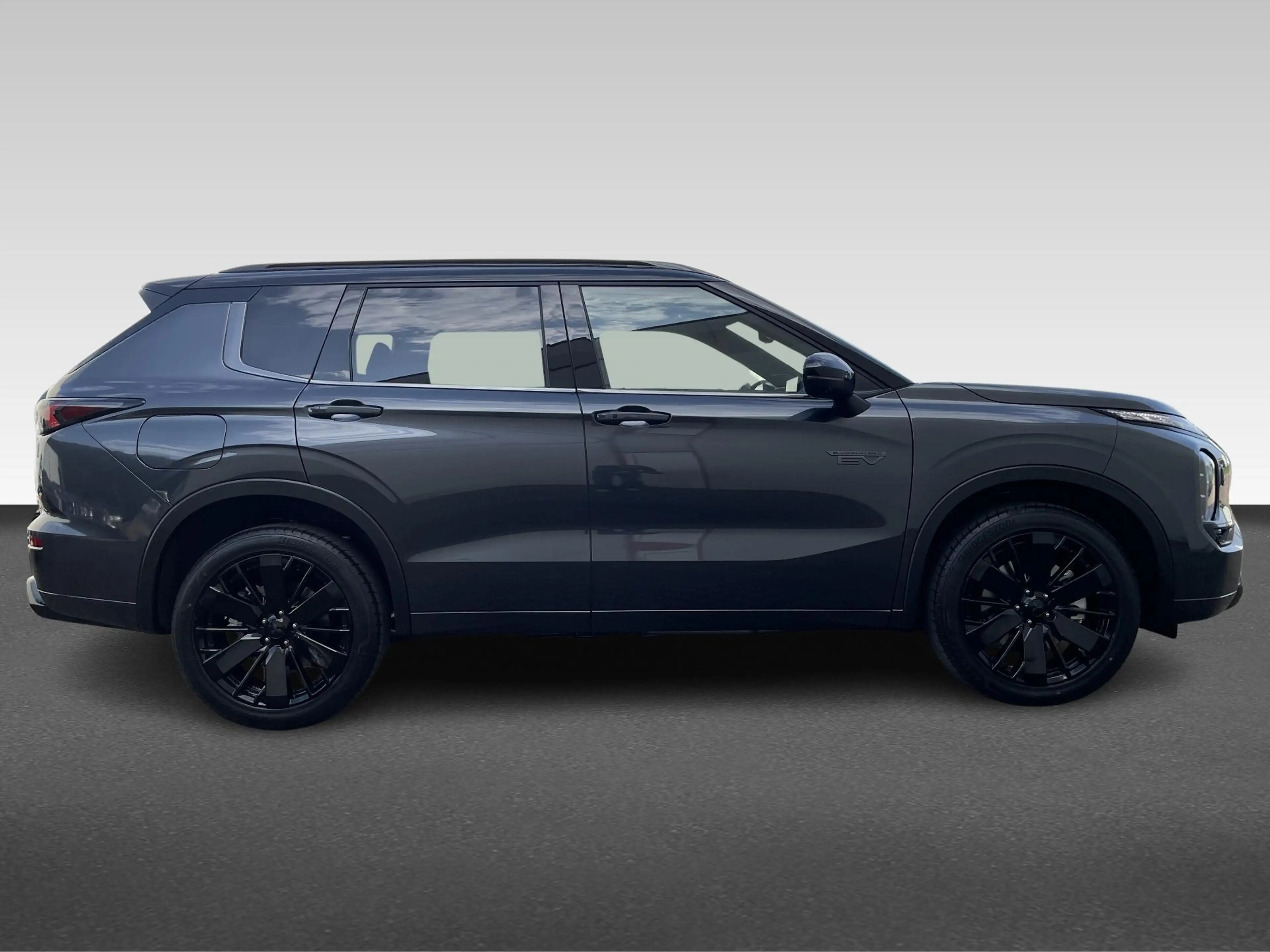 Mitsubishi Outlander 2.4 PHEV Black Edition Registratiekorting € 7.000, — photo 9