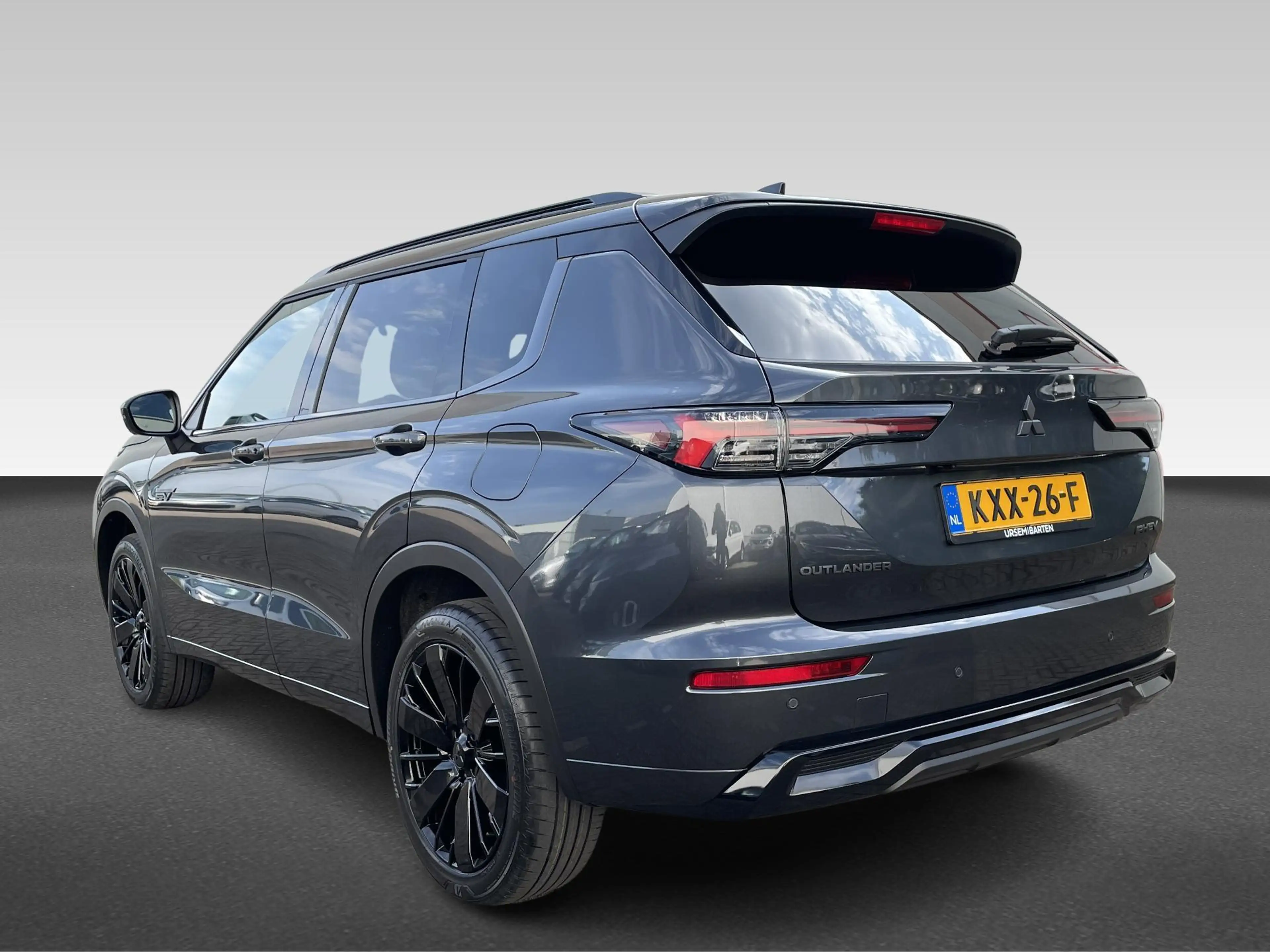 Mitsubishi Outlander 2.4 PHEV Black Edition Registratiekorting € 7.000, — photo 3