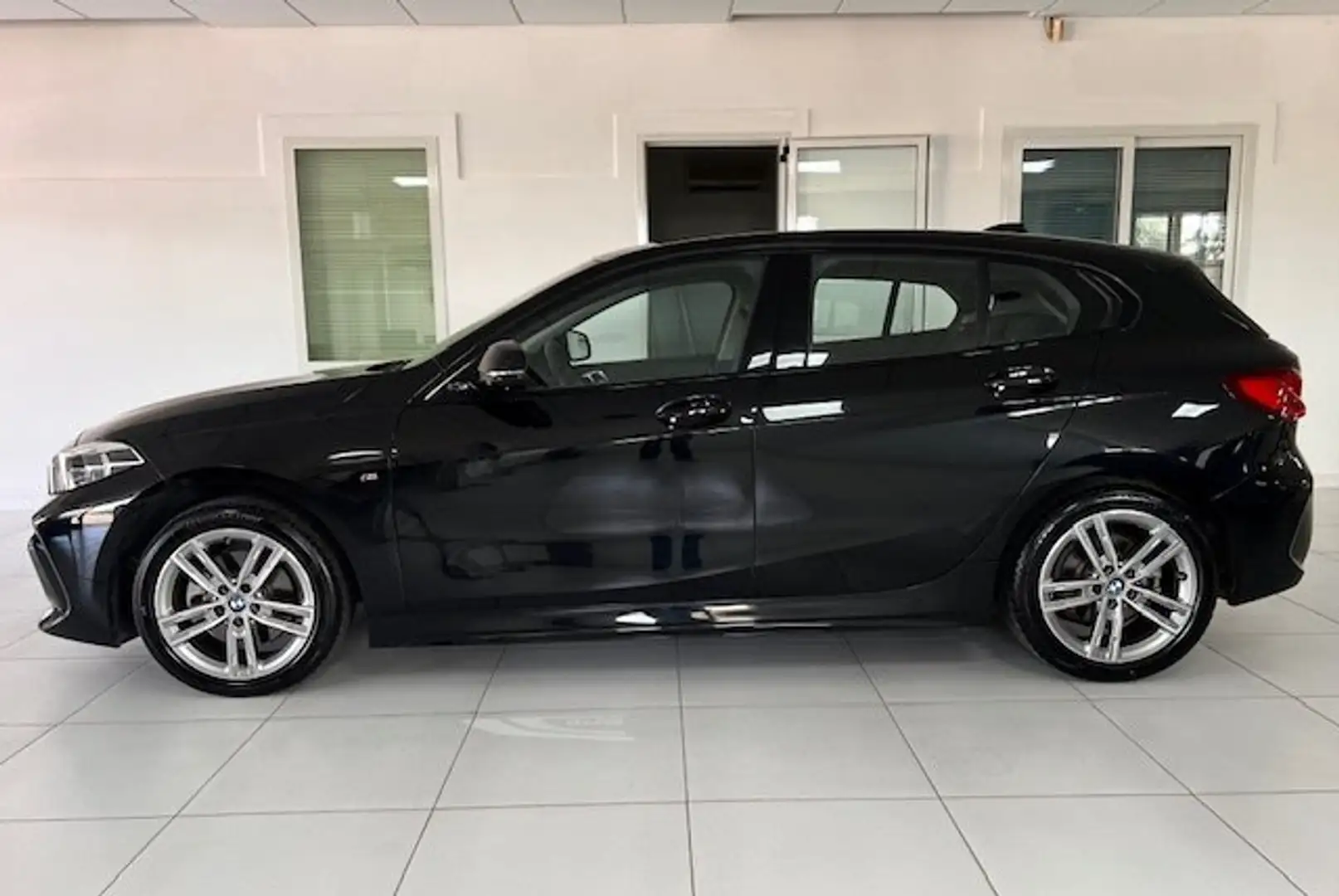 BMW 116 Serie 1 F40 116i auto Schwarz - 2