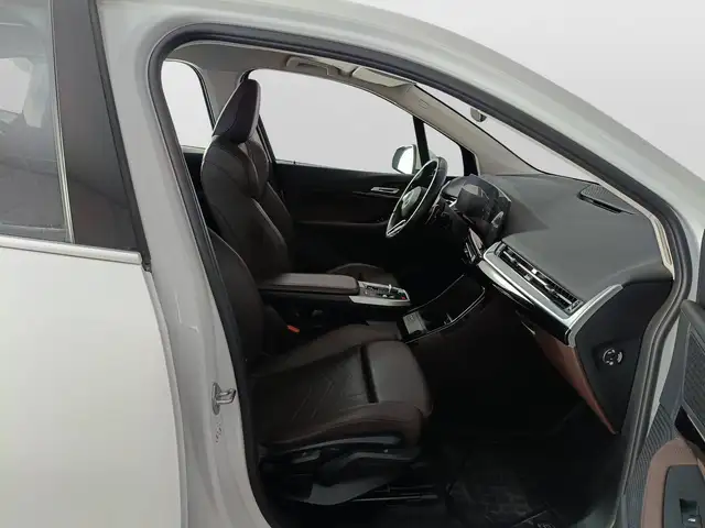 BMW 2 Series view 10