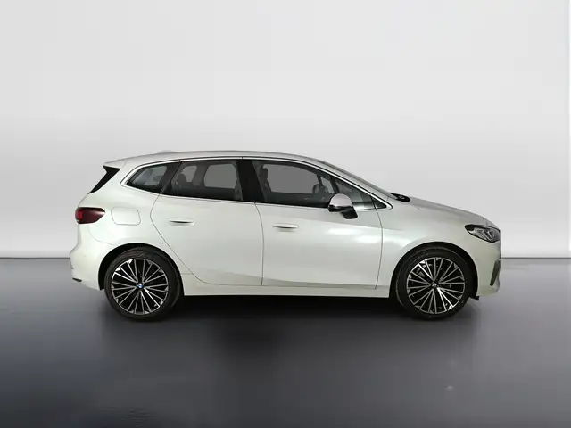 BMW 2 Series view 4