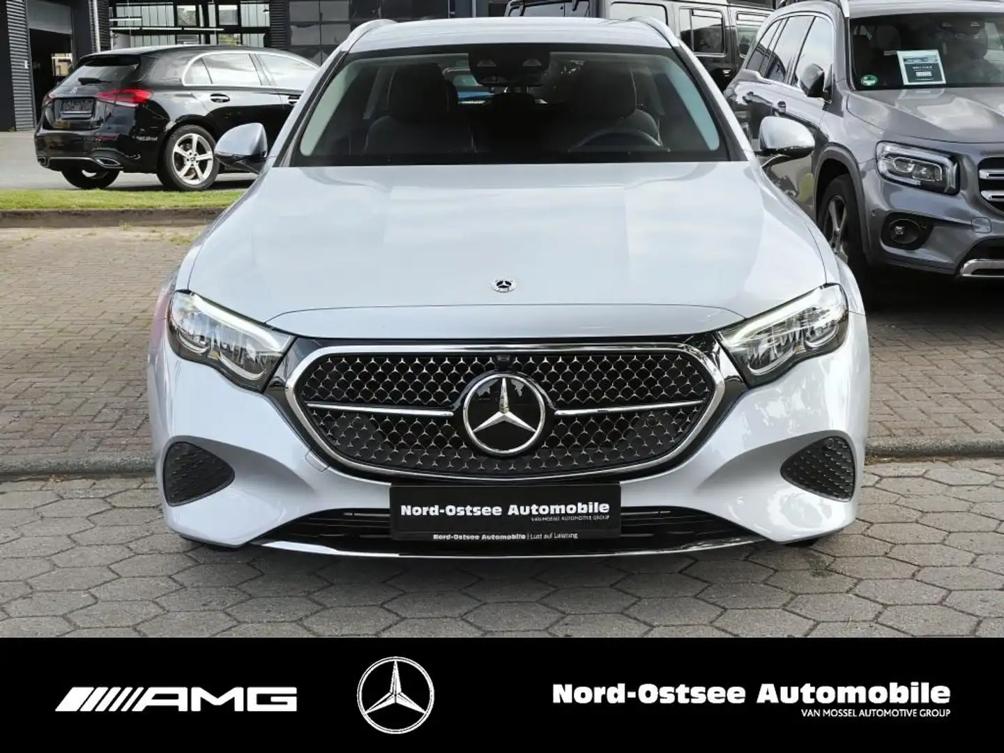 Mercedes-Benz E 220 d T AVANTGARDE ADV. DISTRO KEYLESS LED 9G Silber - 2