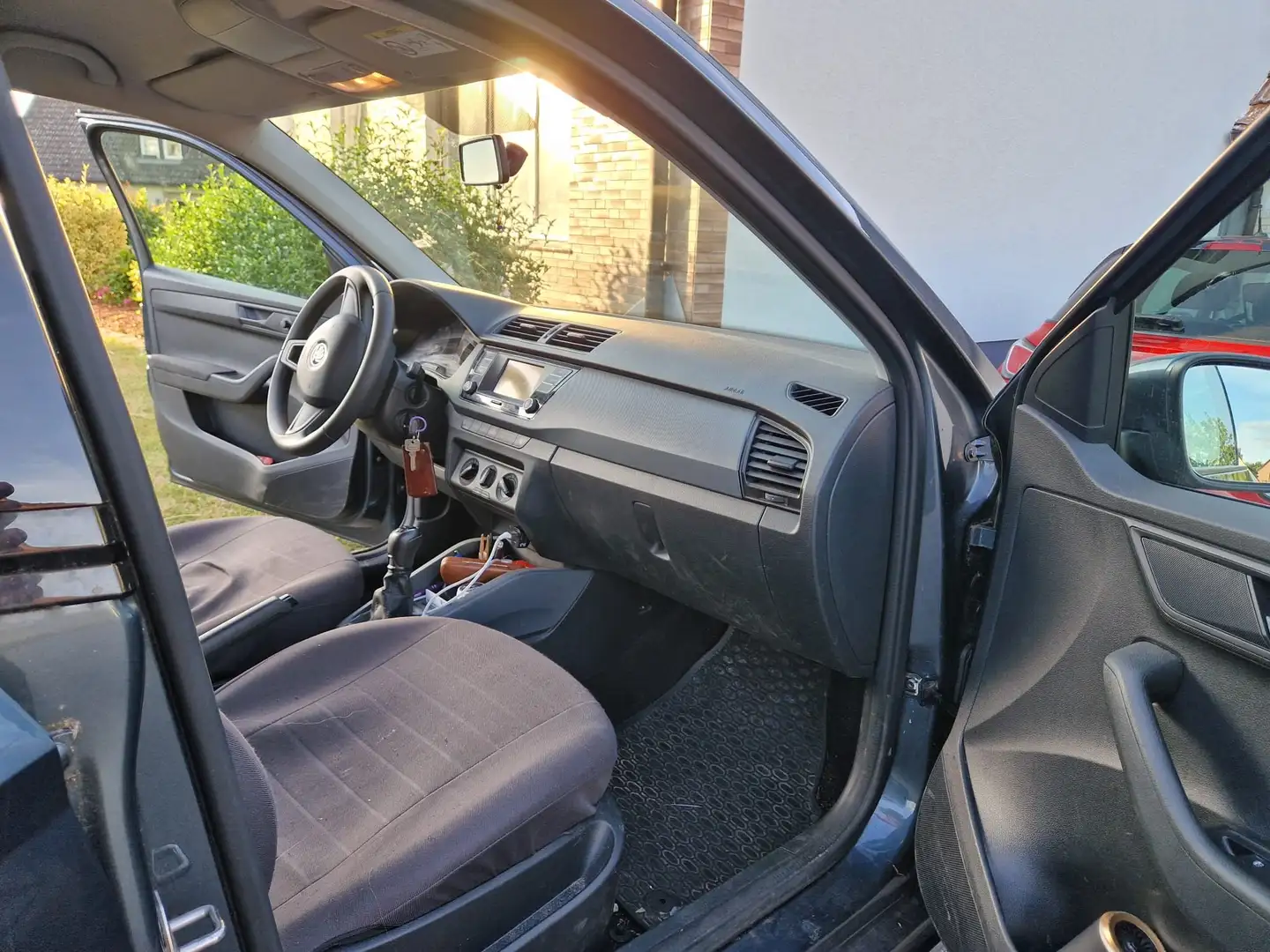 Skoda Fabia Fabia Combi 1.0 MPI Cool Plus Grau - 2