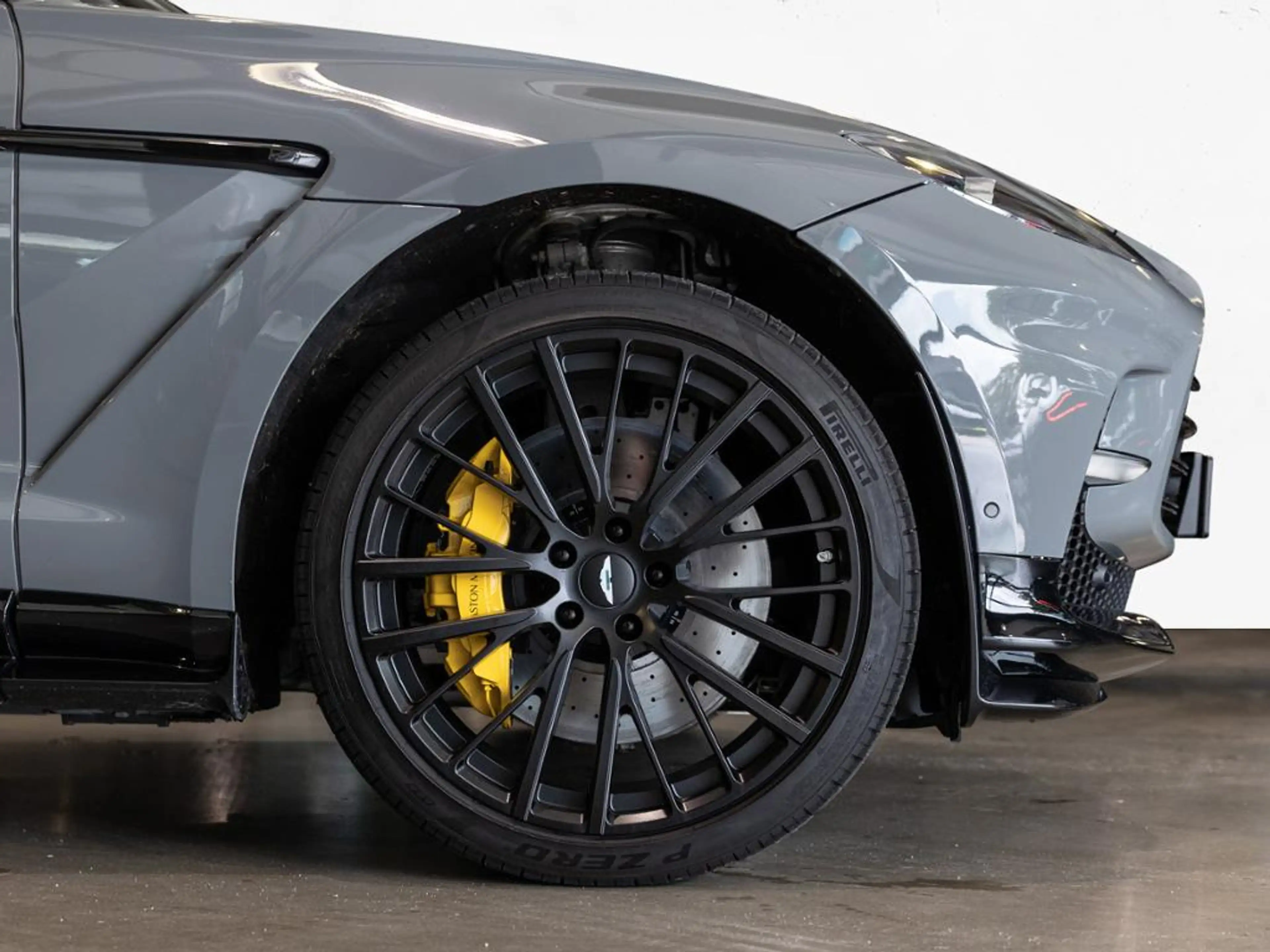 Aston Martin DBX 707 Aston Martin Hamburg — photo 5