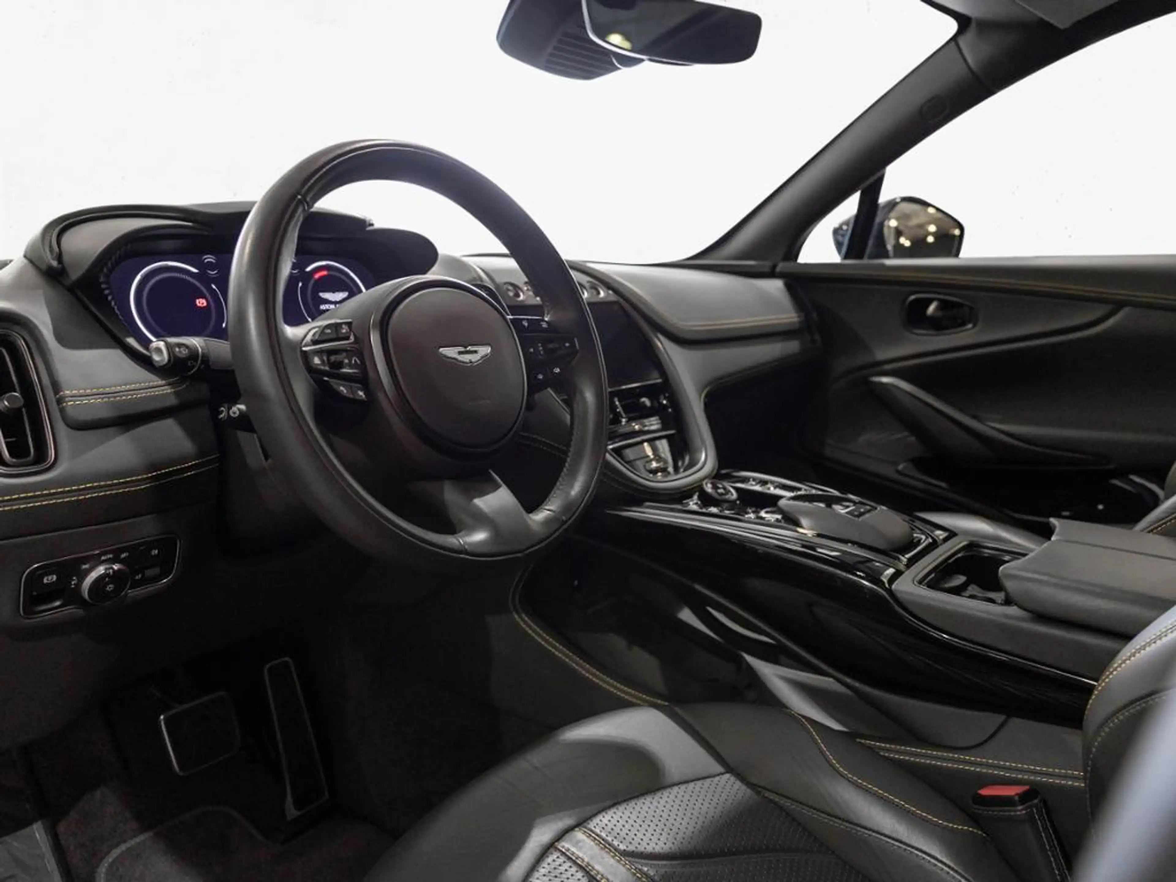 Aston Martin DBX 707 Aston Martin Hamburg — photo 4