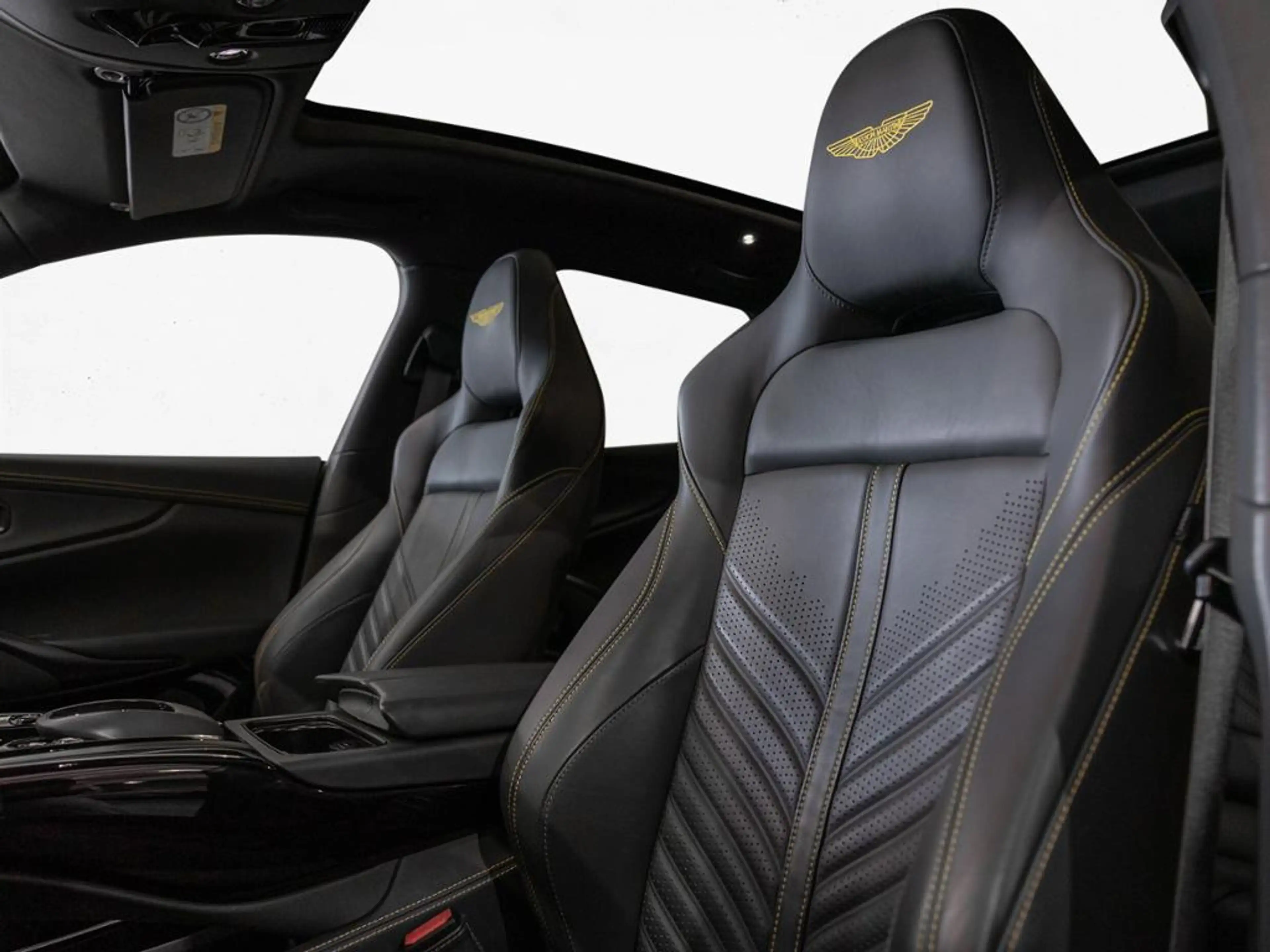 Aston Martin DBX 707 Aston Martin Hamburg — photo 13