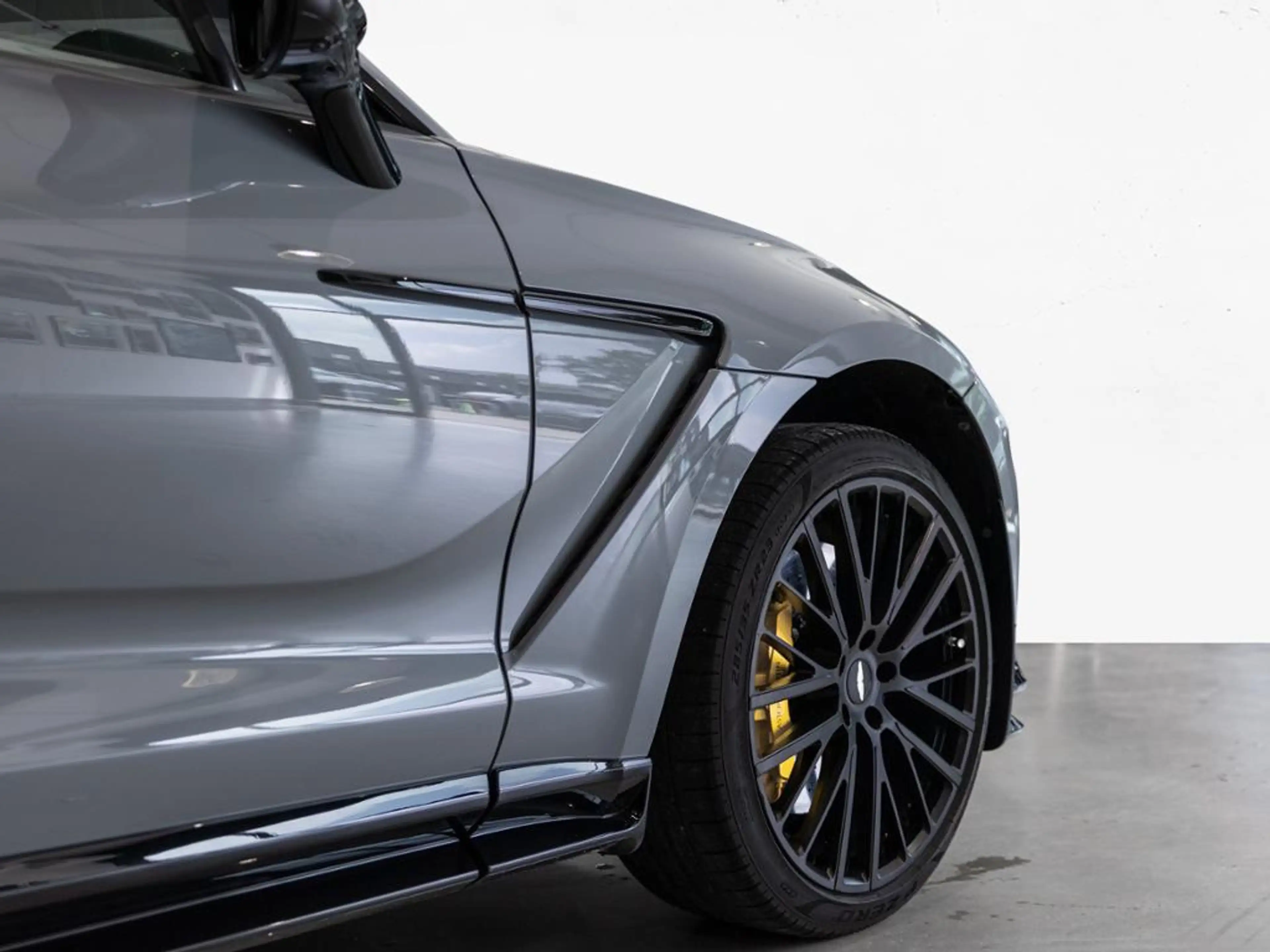 Aston Martin DBX 707 Aston Martin Hamburg — photo 10