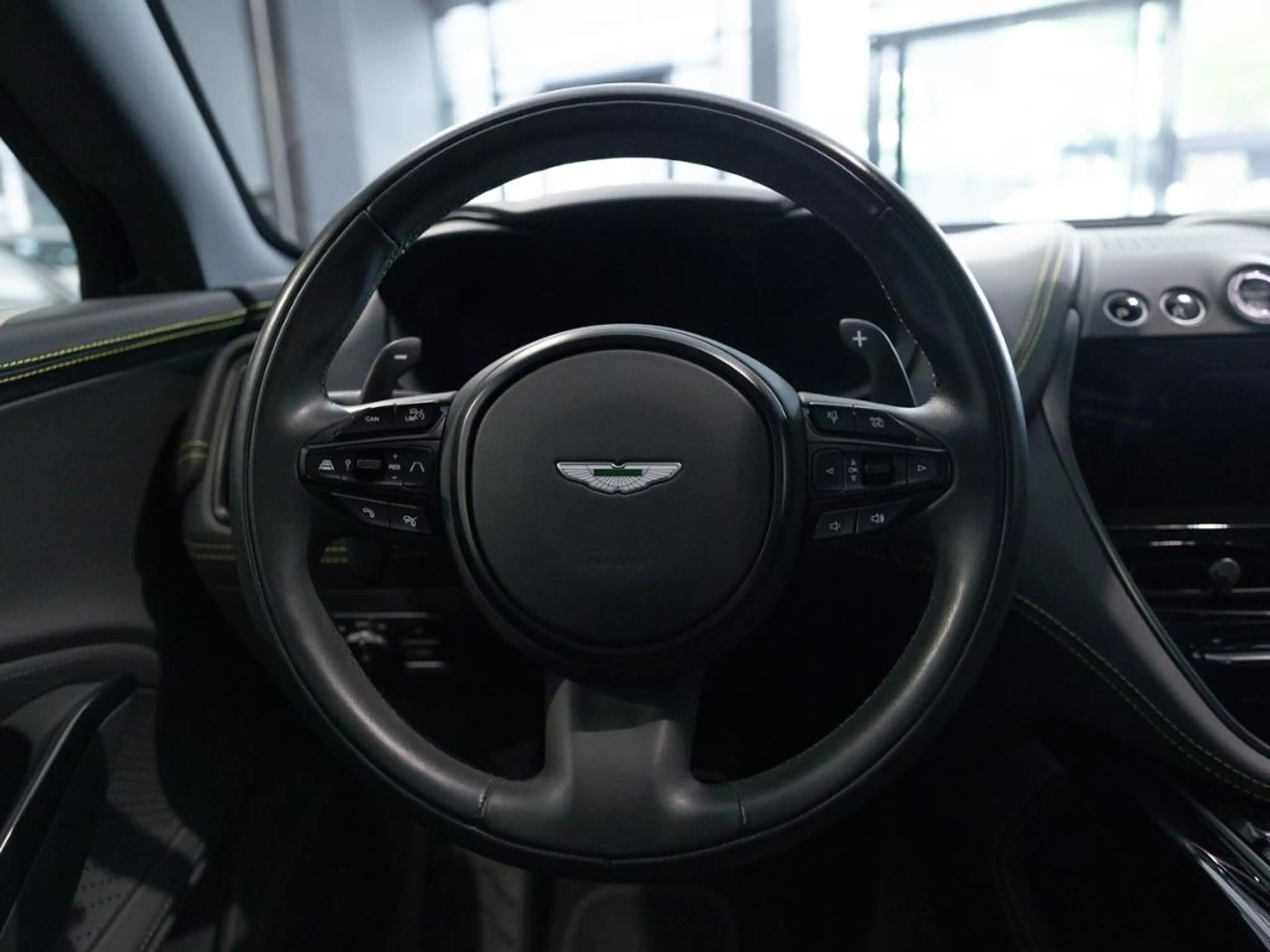 Aston Martin DBX 707 Aston Martin Hamburg — photo 12