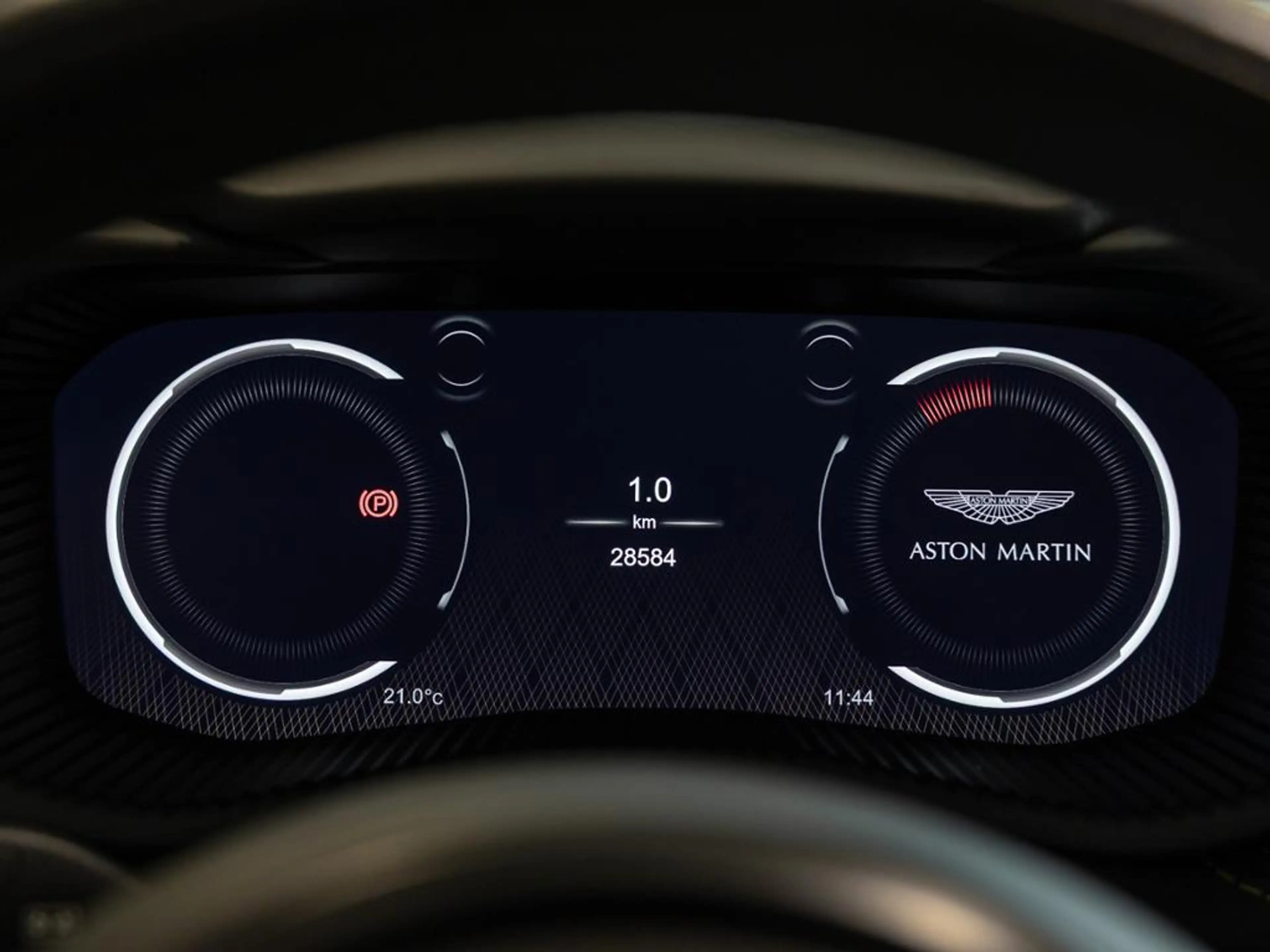 Aston Martin DBX 707 Aston Martin Hamburg — photo 7